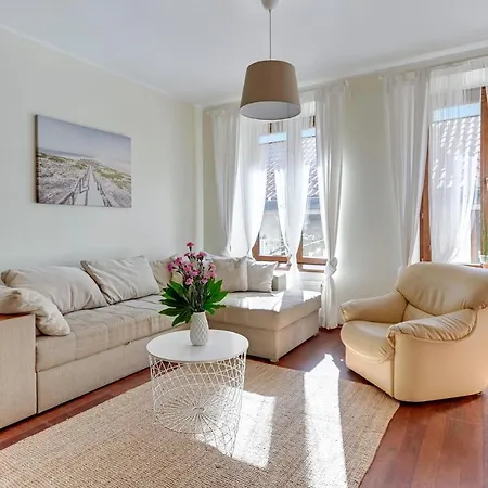 Nautilius - 50m To The Beach Apartment